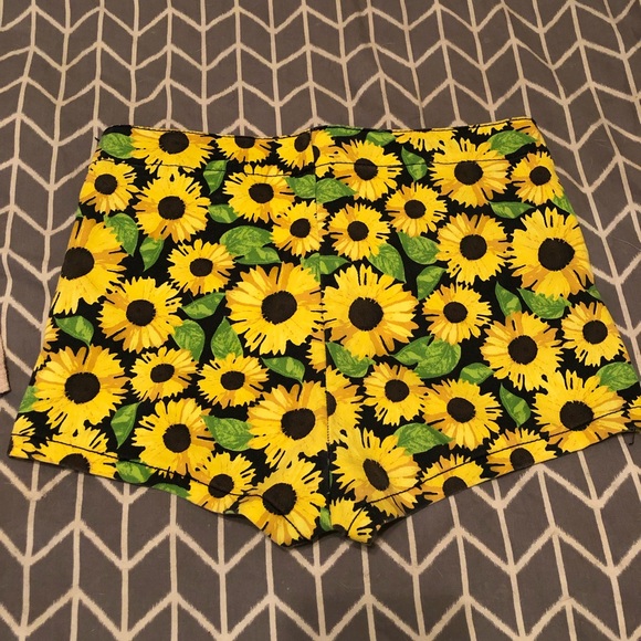 H&M Divided Sunflower print shorts - Picture 3 of 5